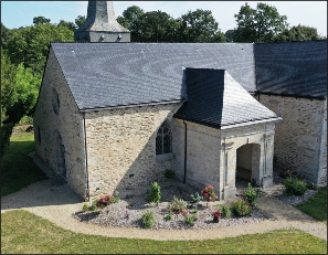 Eglise du vieux bourg PLOUGUENAST LANGAST - drone delanautin
